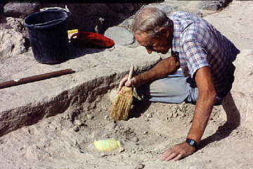 My father uncovers the vase at Beit Shan*